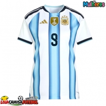 Camisa de Futebol Argentina Julian Alvarez #9 Equipamento Principal Mulheres Mundo 2026 Manga Curta
